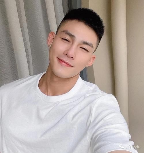 今夏最流行的男士发型趋势，帅掉渣儿了