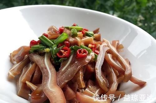 女性到了中年，要坚持吃3种美食，美白护肤，滋润肌肤