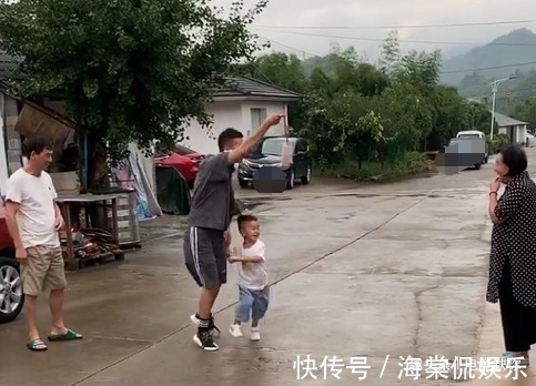 比娃|“土豪舅舅”带娃提着肉走出六亲不认的步伐,有趣的灵魂万里挑一