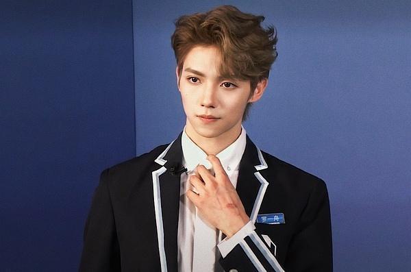 余景天宣布退赛,投票通道也已关闭,中心位拱手让给罗一舟!