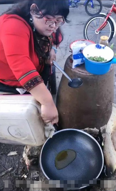 双胞胎儿子|“无腿妈妈”吕娟:不顾医生劝阻坚持生下双胞胎,如今怎么样了?