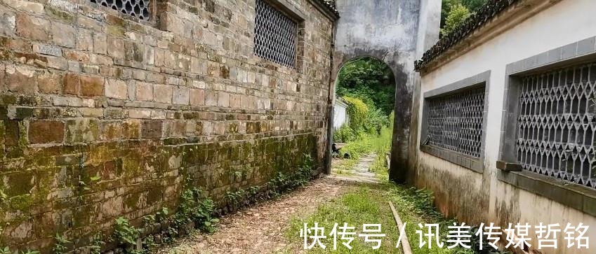 祠堂|黄山坑口古村，始建于明代的祠堂，一场大火仅剩几个柱础