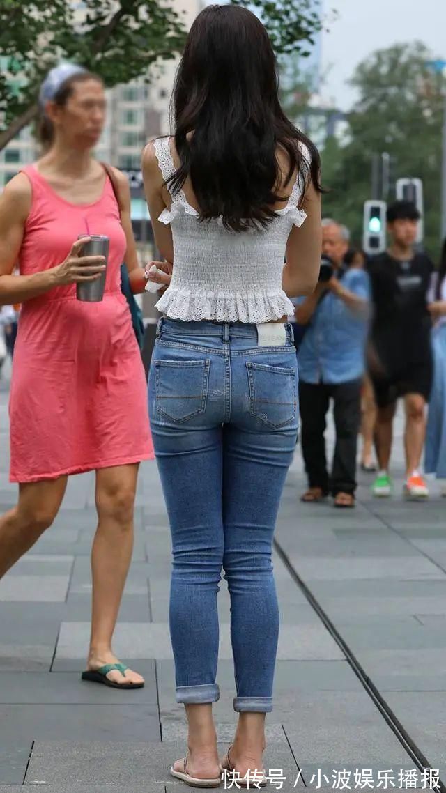百搭|牛仔裤穿出优雅感没丝毫赘肉,松紧有致非常百搭