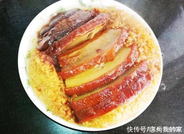  过年可做这传统的甜烧白，香甜软糯不油腻，我一次可以吃两大块