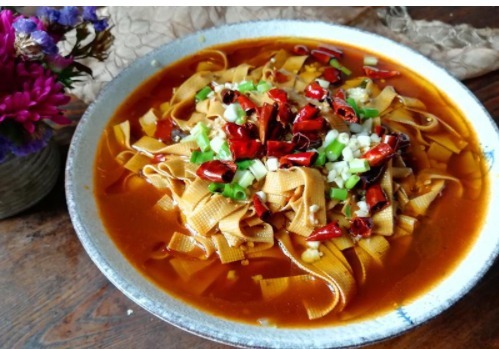 豆皮和白菜的完美搭配,虽然是素菜,吃起来比肉菜还香,百吃不腻