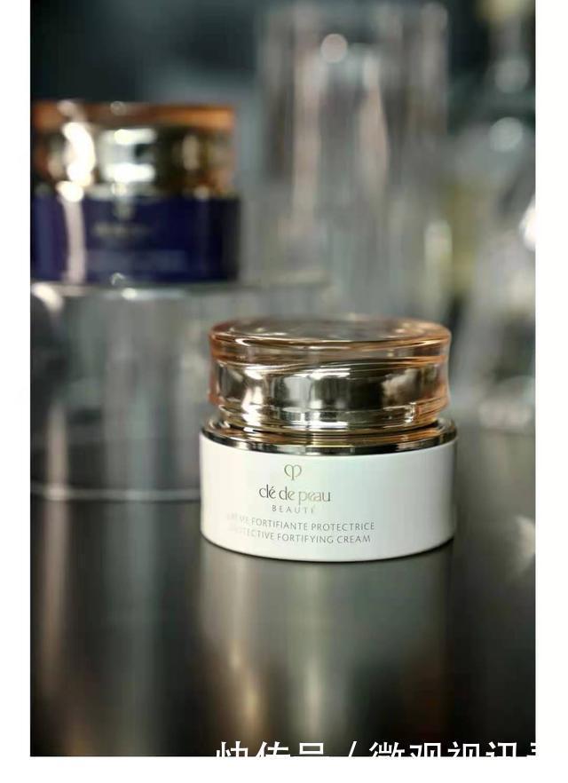 精华|前有“王牌”面霜精华,后有冻干粉,为何后者“风更大”,真相了