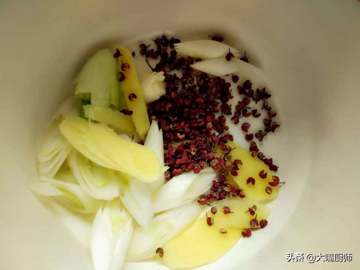 老辈人调饺子馅的3个经验，饺子饱满紧实，鲜嫩多汁，你不学吗？