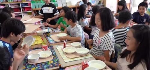 为何幼儿园分食物那么“抠门”？4点原因，老师不说也要心里有数