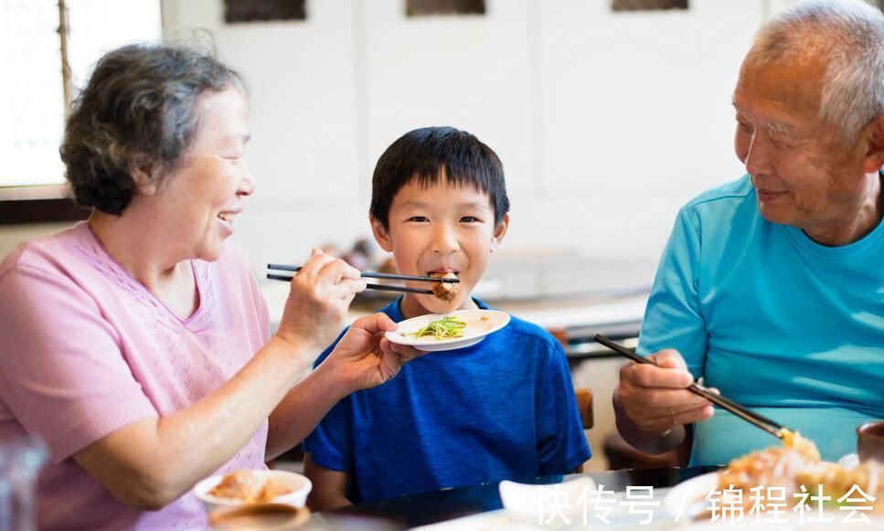 宝妈|孩子积食是“作”出来的？4个坏习惯或是“帮凶”，父母尽早看清