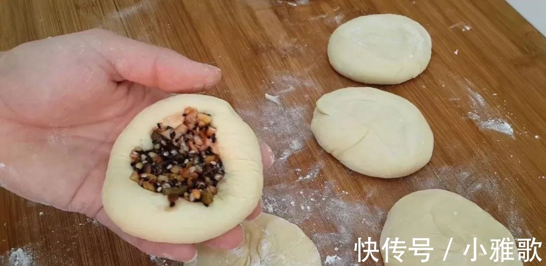 面粉|面粉还能这样做, 不用一滴水, 比面包火烧都好吃, 老婆3个不够吃