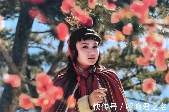 八人#红楼梦:袭人主动地向宝玉索要名分,不料却碰了一鼻子灰