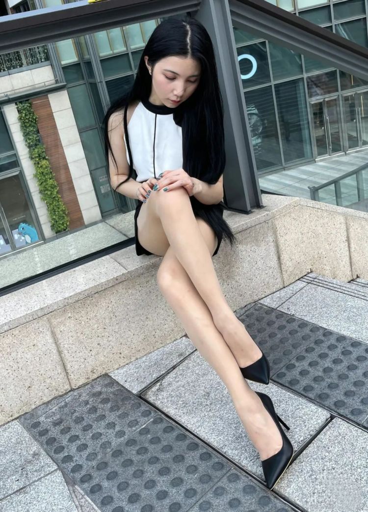 高跟鞋 尖头细高跟和裙子,都是美女的最爱,组合搭配好才能更漂亮