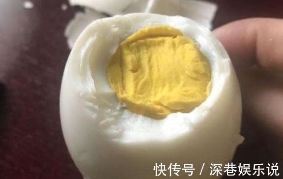 鹅蛋|孕妇吃鹅蛋，对胎儿发育有帮助，那你知道该什么时候吃吗？