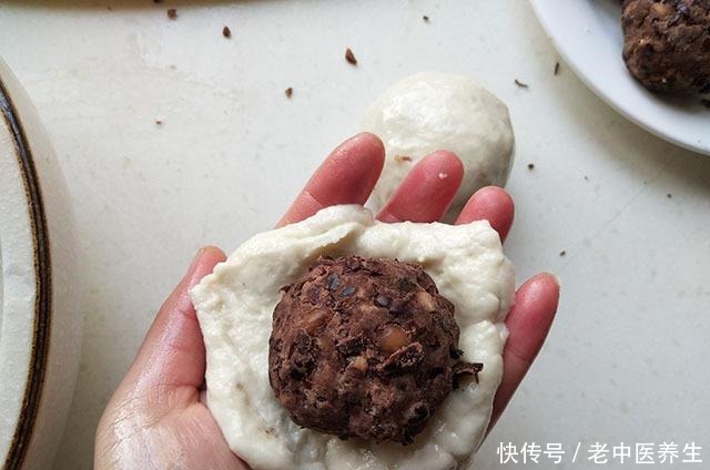 冷天迷上吃它,煮成馅料放进糖糕里,一口气连吃3个才过瘾,真香!