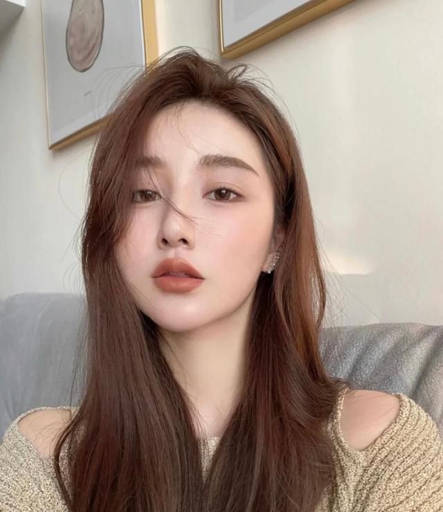 焦糖色|根据肤色选发色:黄一白适合冷棕色,大黄皮米棕色才温柔!