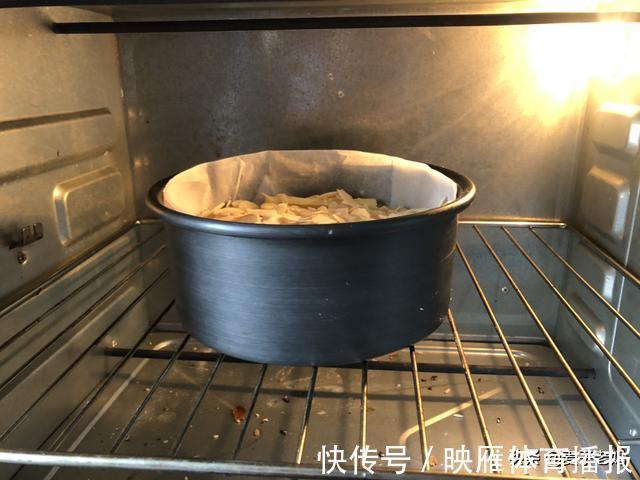 搅拌均匀|天冷苹果吃不完,那就做个香甜的千层蛋糕,少油少糖,做法特简单