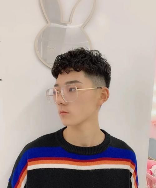 羊毛卷|2021发型别乱剪，又帅又时尚男发来了，想换发型看过来