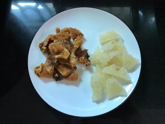 这三种食材放一起，不放肉也很鲜，随手一炒5分钟出锅，简单好吃