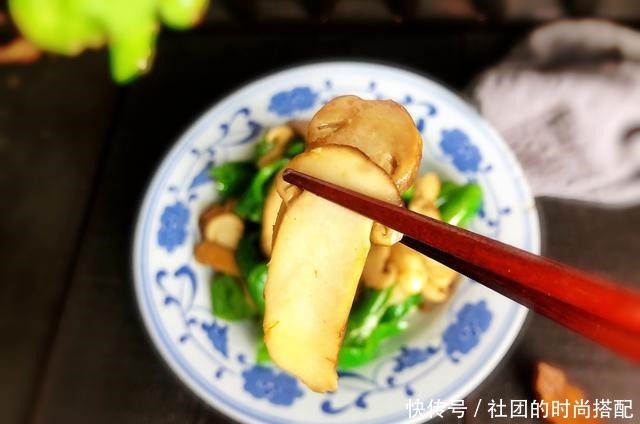  素菜|这盘素菜比鱼鲜比肉香，难怪这么贵，一年一季别错过，且吃且珍惜