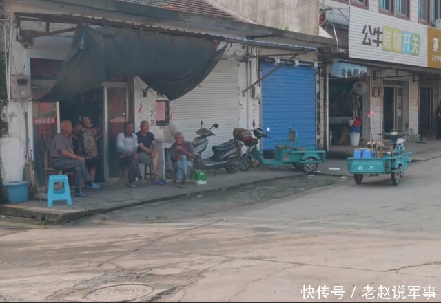 无锡乡镇上的早酒馆,3元一碟小菜配白酒,80岁大爷一顿喝半斤