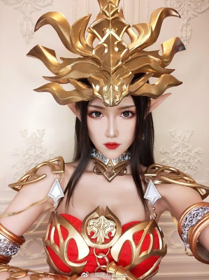 美杜莎女王|腐团儿COS美杜莎女王，高度还原被粉丝追捧，底下一条神评亮了