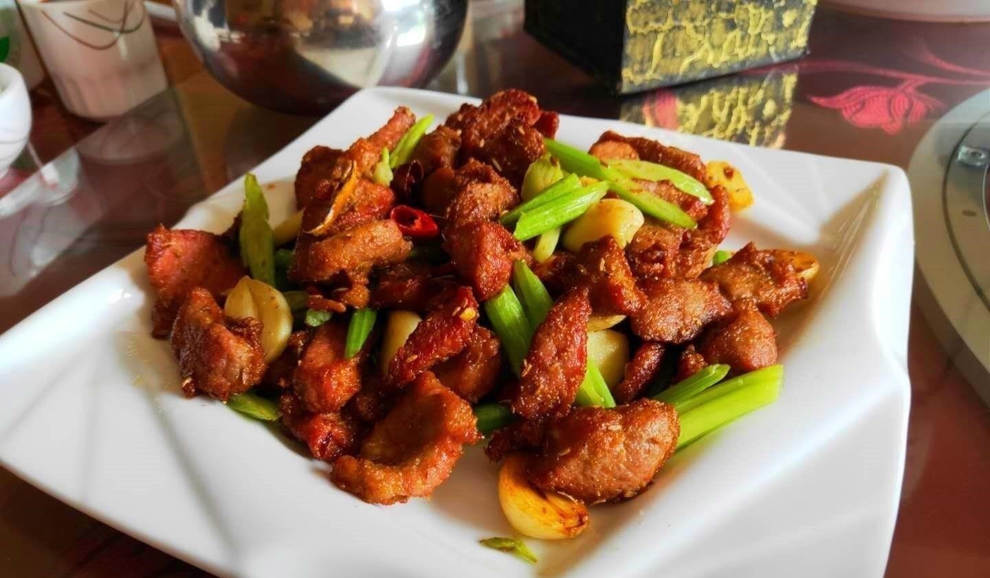 假期，请南方同学吃饭，10个人8道菜，同学北方菜都这么硬吗