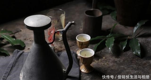 牙齿!辛弃疾晚年牙齿掉落,他写下一首千古趣词,不快乐的人应该读一读