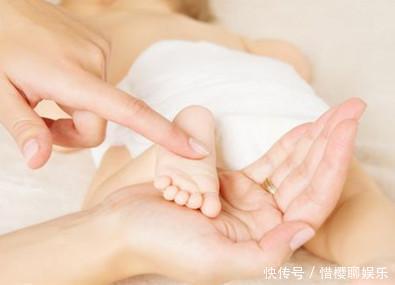 脐痂|多摸摸宝宝这4个部位,聪明睡得香,可惜很多爸妈连碰都不碰