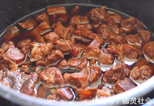 吃肉|医生提醒生活中遇到4种情况,需要立即吃肉,特别是老人和小孩