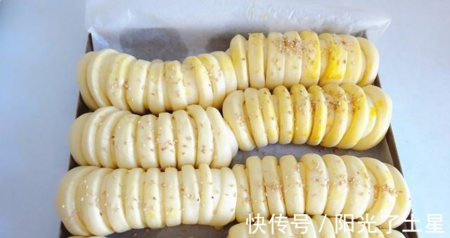 自制面包不松软，试试这个配方一次发酵绵软拉丝，三天也不硬！