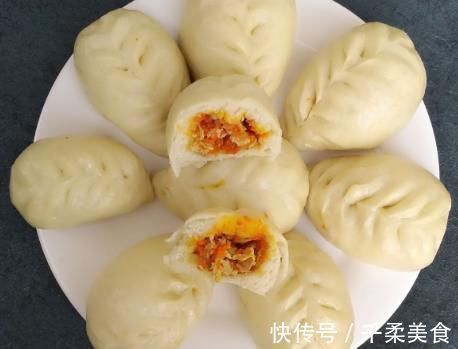 在家做素馅菜包时，馅出水松散不好包怎么办学会1招，轻松解决