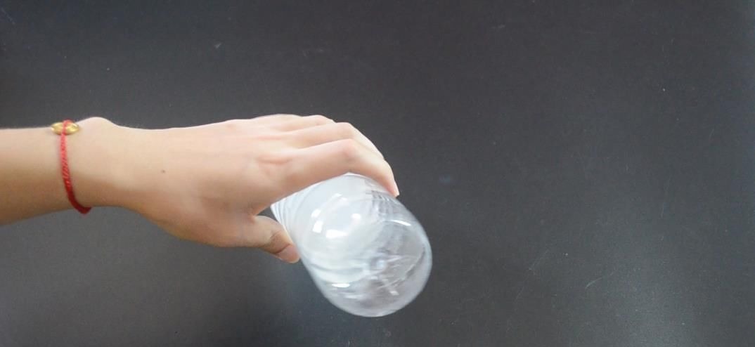 把这2样东西放进马桶里, 马桶不刷也不会脏臭, 看完赶紧去试试