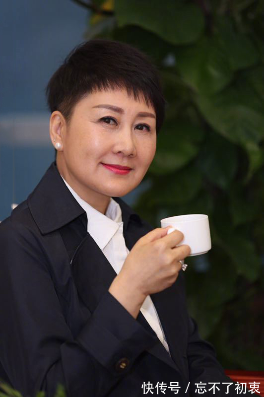 张凯丽的综艺之旅：《欢唱大篷车》的老戏骨，女性角色的教科书