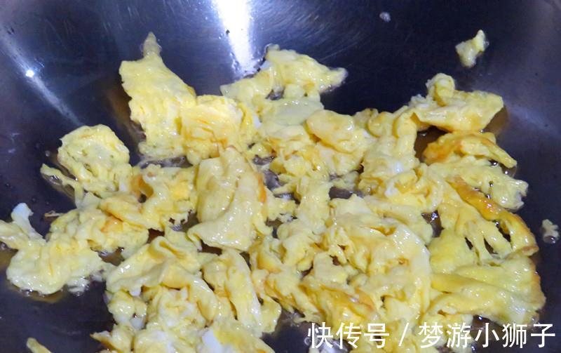 面食我家就爱这样做，馅料鲜美营养，外壳金黄焦香，总吃不够