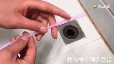 冲刷|下水道堵了,她随手丢进两块药片,不到1分钟就疏通了