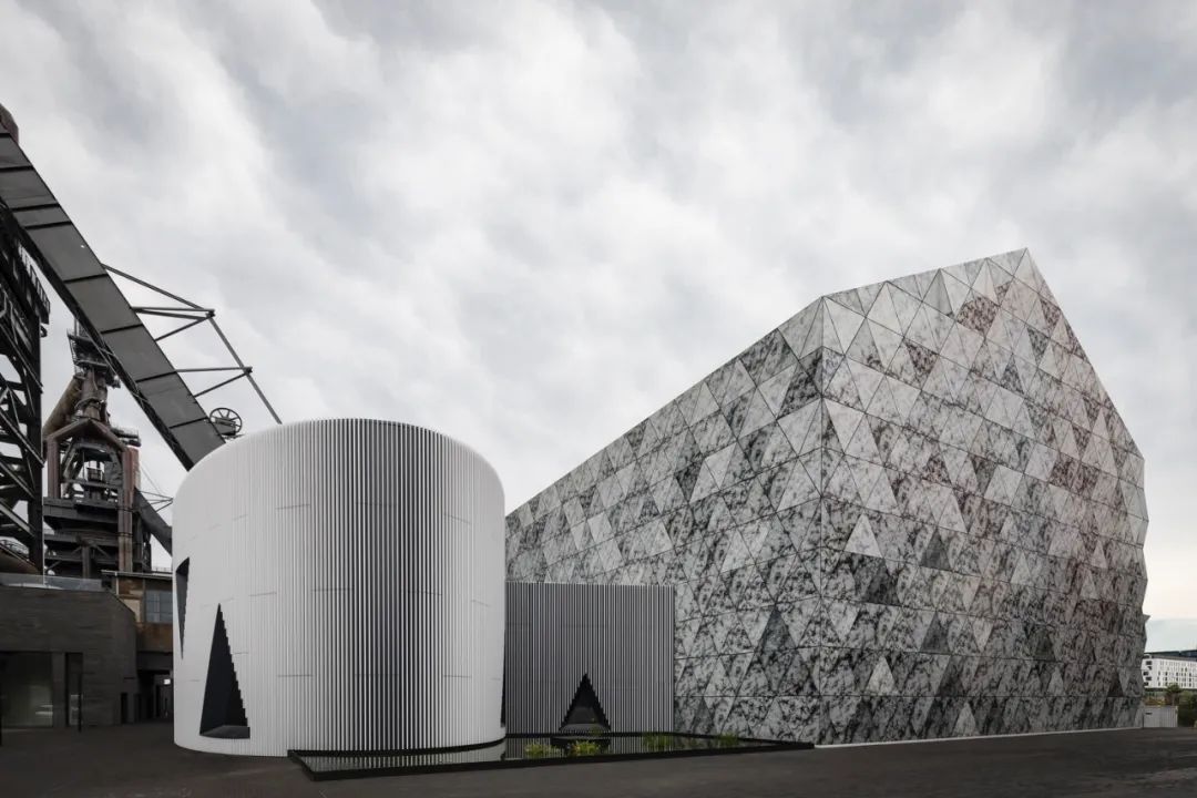 努维尔|有里又有面,千变万化的油罐筒仓