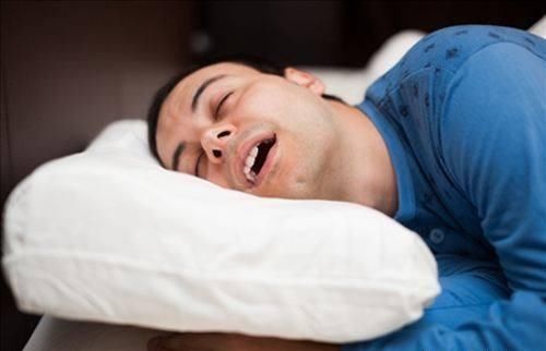 男人脸上出油多是什么原因？