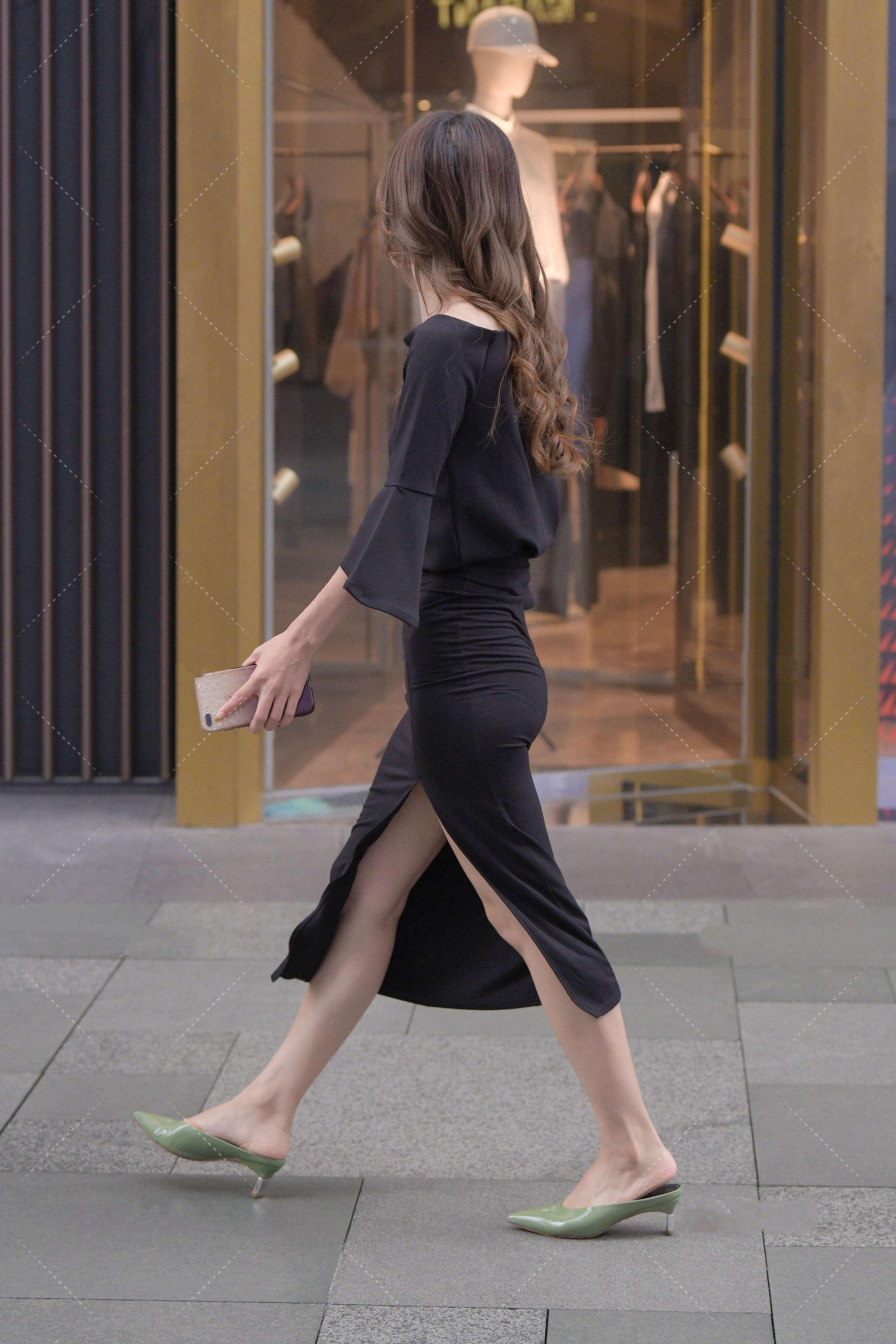 黑色|黑色喇叭袖上衣搭配同色系裙子, 落落大方