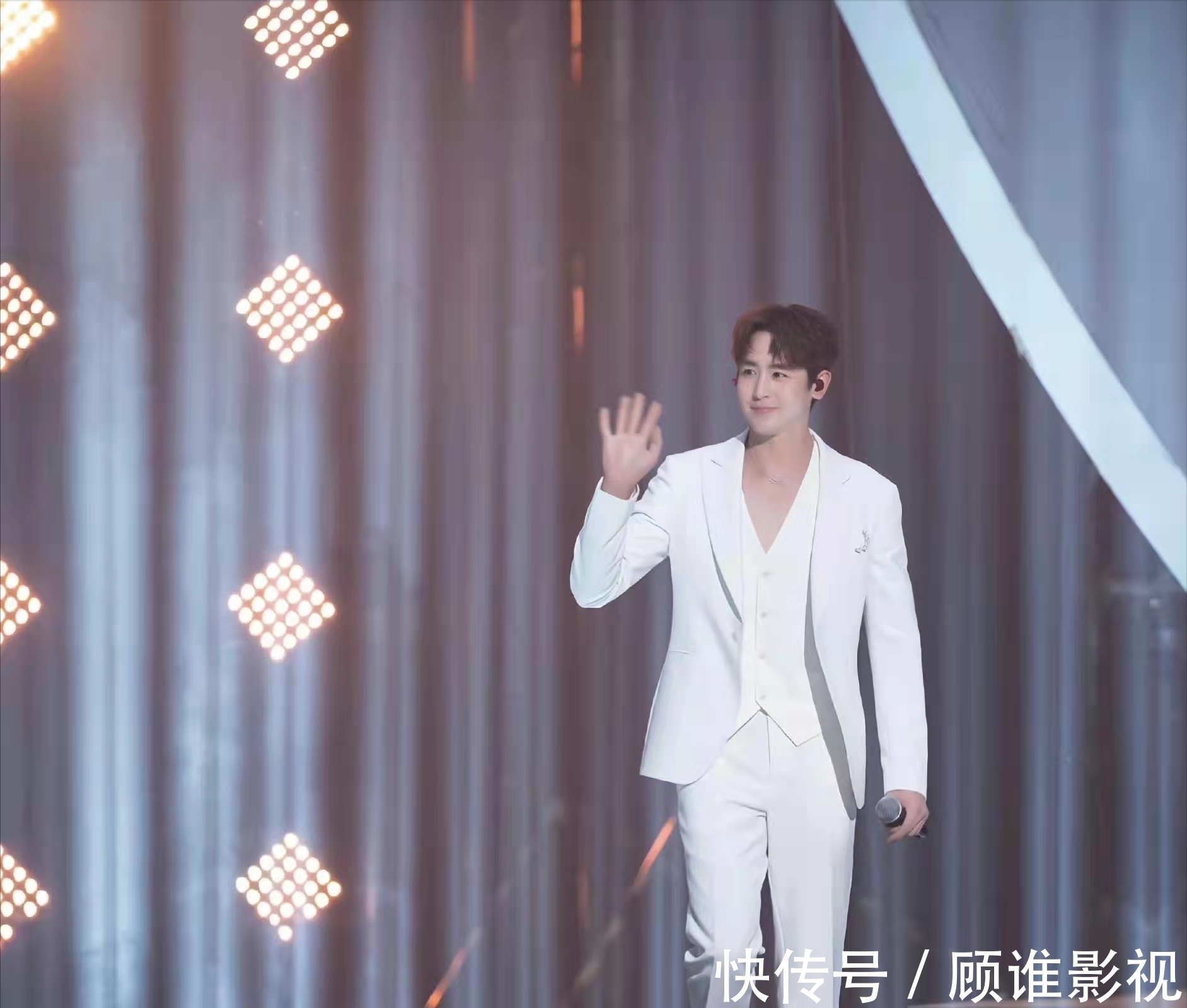 《追光吧》开播，首播收视率不佳，引发2处争议，1处亮点