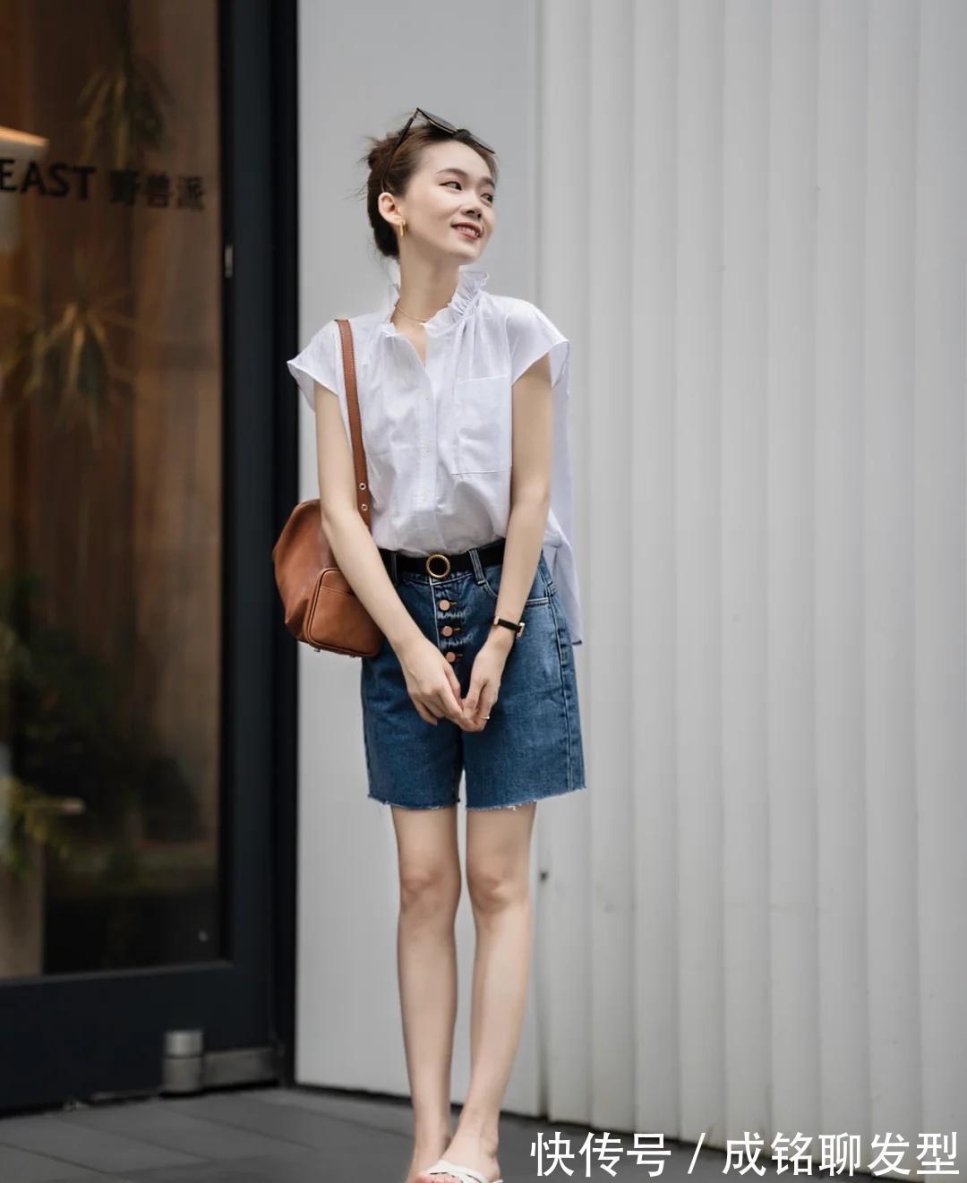 白色t恤|摆脱路人感！时尚博主十套极简风夏日穿搭，清新减龄又有品位