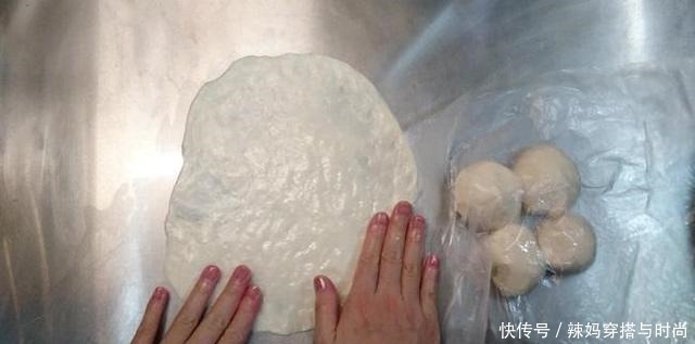 黑胡椒|早餐别太抠门,孩子连吃这饼3天都不腻,北方朋友看着就有食欲