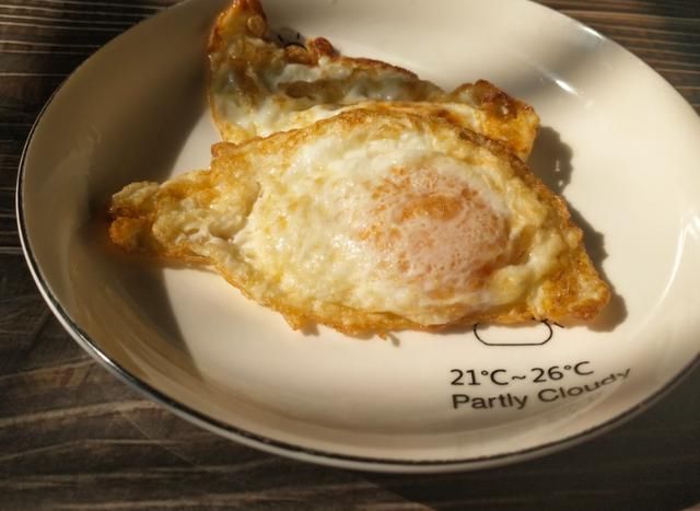 煎荷包蛋老是粘锅咋办?酒店大厨的秘密,荷包蛋滑爽鲜美不腻