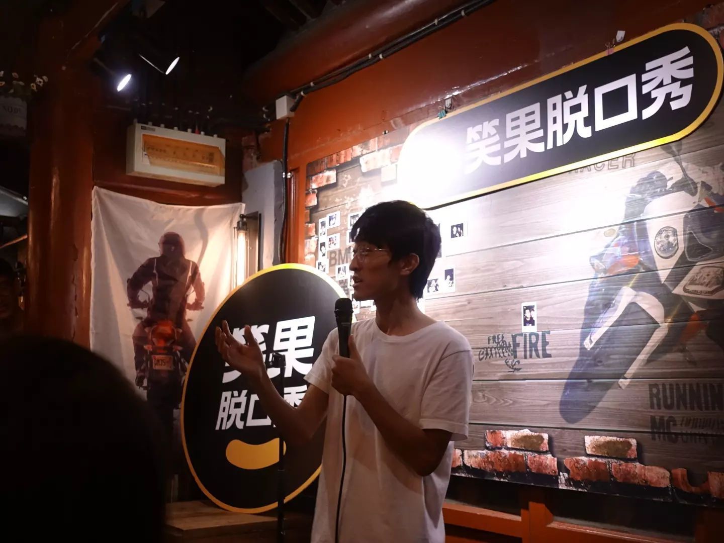 段子|脫口秀“新秀”邱瑞：我所有的志趣都源于恐懼丨專訪