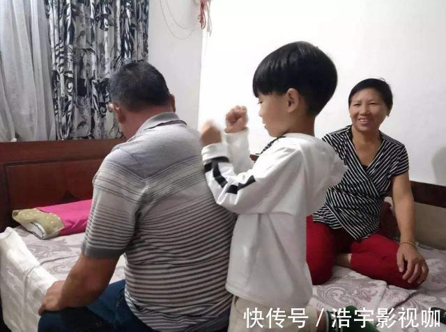 大规则|孩子不小心刮蹭私家车,留下一张纸条,网友最高级别的“炫富”