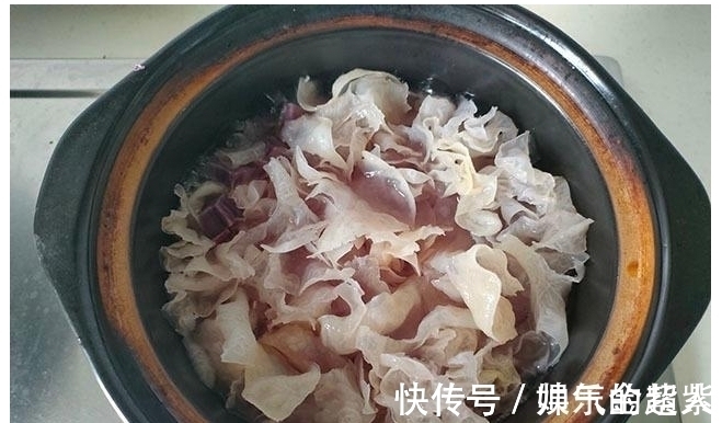 银耳|入秋记得多吃银耳,教你简单煮法,银耳出胶浓稠,一人一碗,好喝