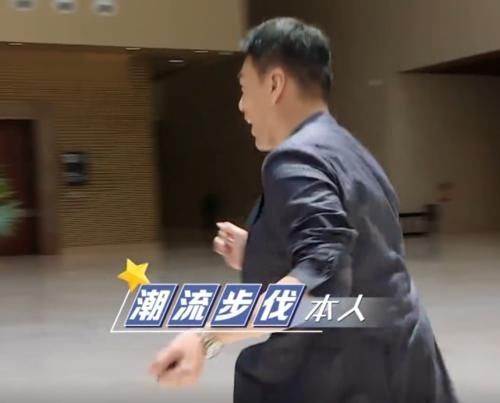 看清|虞书欣现身《奔跑吧》看清出场方式,靠“亲戚”关系就是不一样