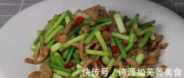 脆嫩|炒蒜苔里时,切记不要直接下锅,多加2步,出锅脆嫩又入味太香了!