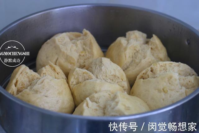 夏天就喜欢蒸开花大馒头,放把红糖和坚果,香甜好吃,家人都爱