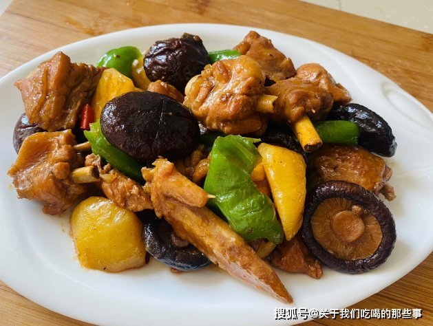 入味|炖鸡时，直接焯水是错的，大厨教你1招，鸡肉嫩滑没腥味，还入味