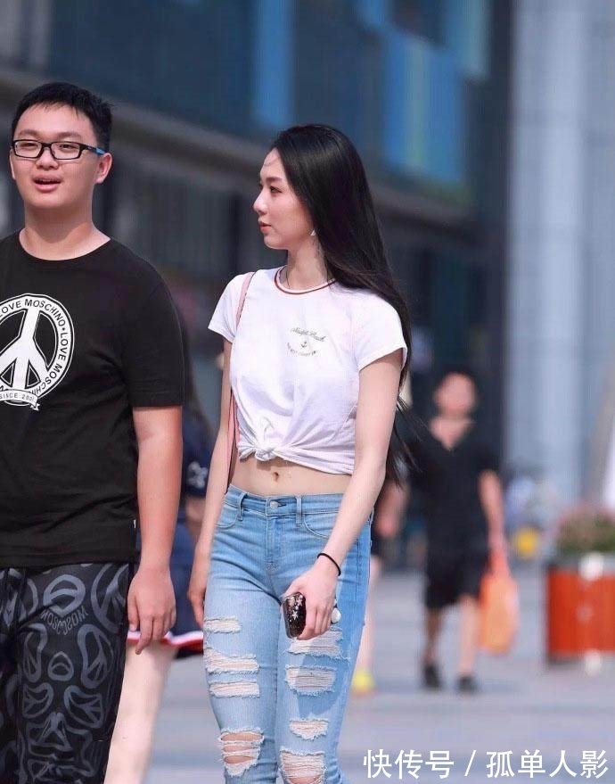 街拍|街拍:时尚美女小姐姐,穿着搭配无与伦比!